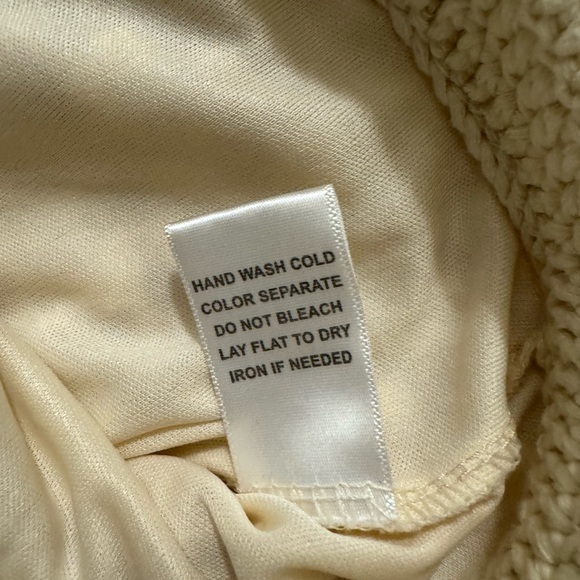 Big water blue sky Crochet mini skirt in cream size Small - Picture 4 of 5